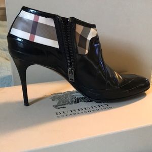 Burberry bootie with house check trim